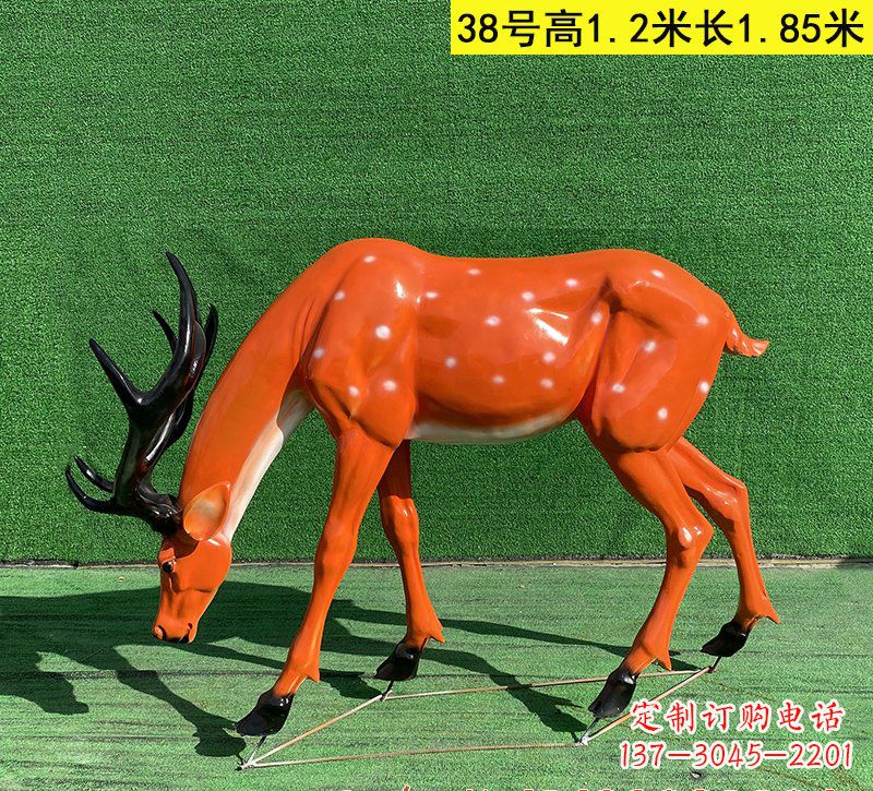宁德以玻璃钢精心制作的梅花鹿雕塑