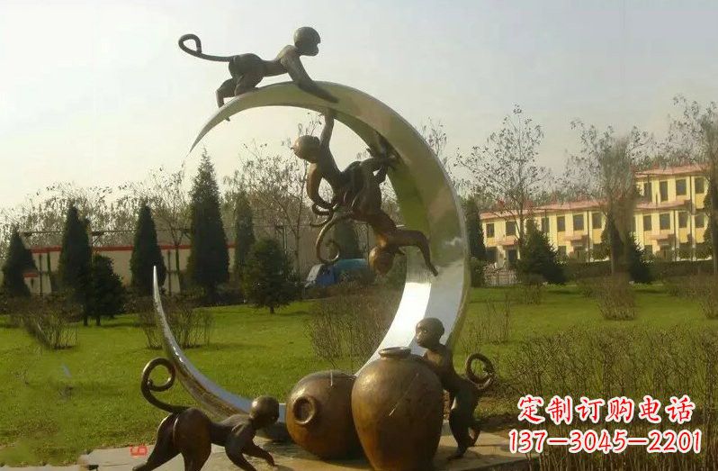 宁德不锈钢猴子拉月亮雕塑