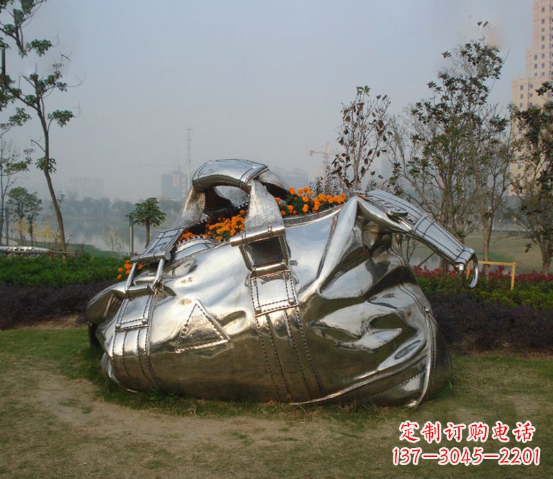 宁德不锈钢手提包雕塑--传承经典,拥有独特之美