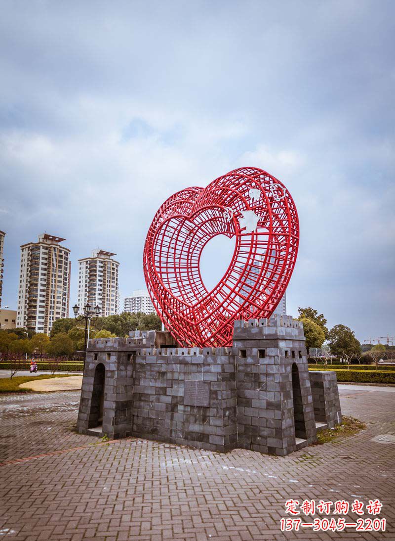 宁德拥抱和平的心以心型和平鸽雕塑传递心意
