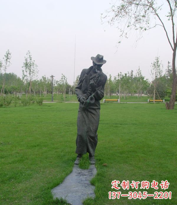 宁德公园吹萨克斯人物铜雕