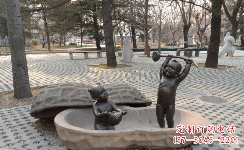 宁德公园花生壳里面的娃娃景观铜雕