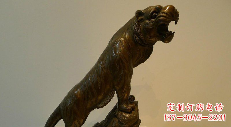 宁德公园老虎上山动物铜雕