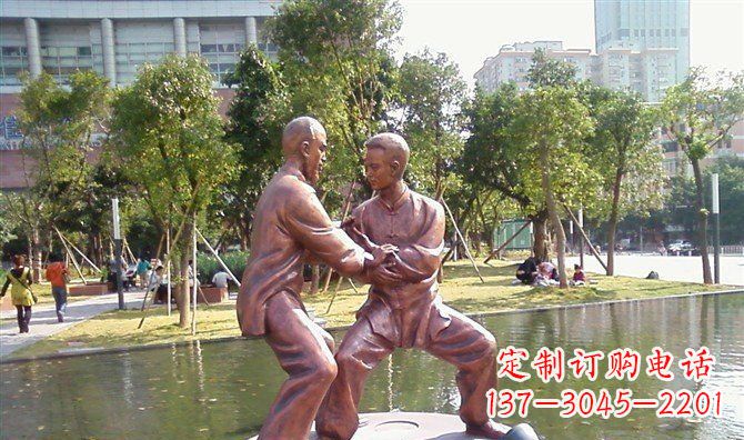 宁德公园练太极拳的人物铜雕