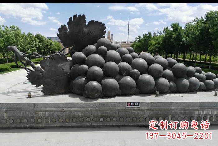 宁德美轮美奂的葡萄铜雕塑