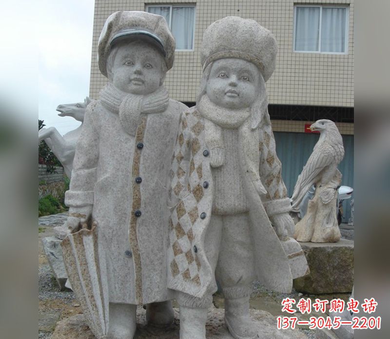 宁德公园情侣人物石雕