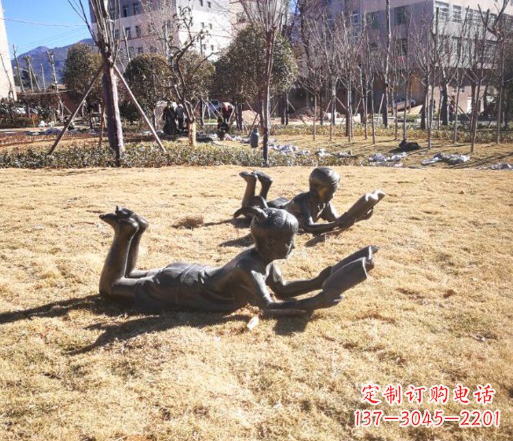 宁德公园人物趴着看书的儿童玻璃钢仿铜雕塑