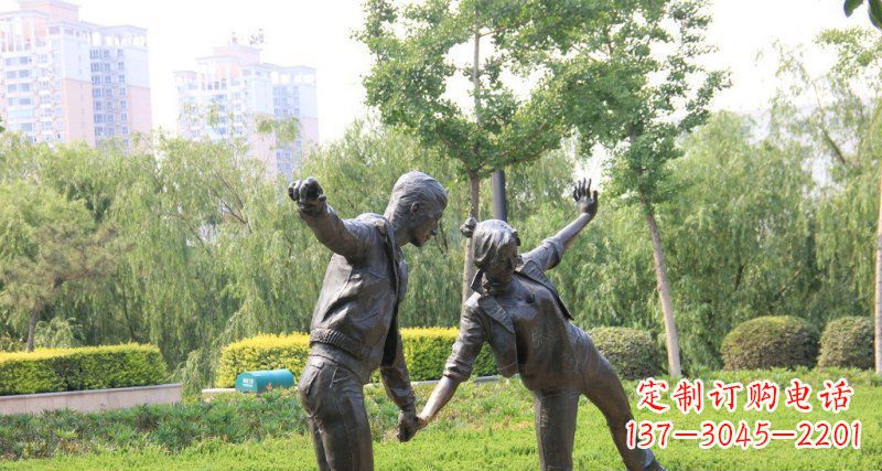 宁德爱情铸就的浪漫情侣雕塑