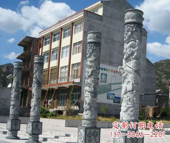 宁德以龙柱为原型的十二生肖石雕