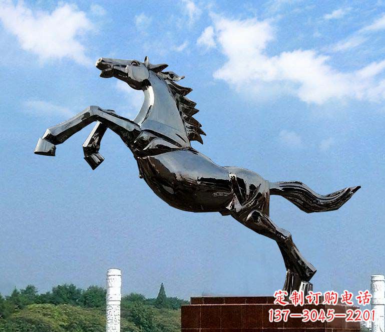宁德浑然天成的激情奔马雕塑