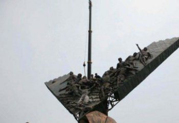 宁德充满激情的足球队人物铜雕