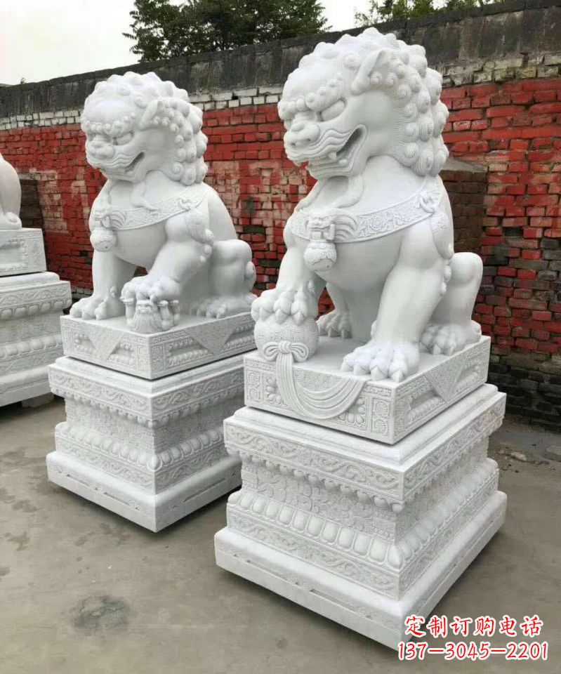 宁德浪漫雕塑--汉白玉踩球镇宅狮子