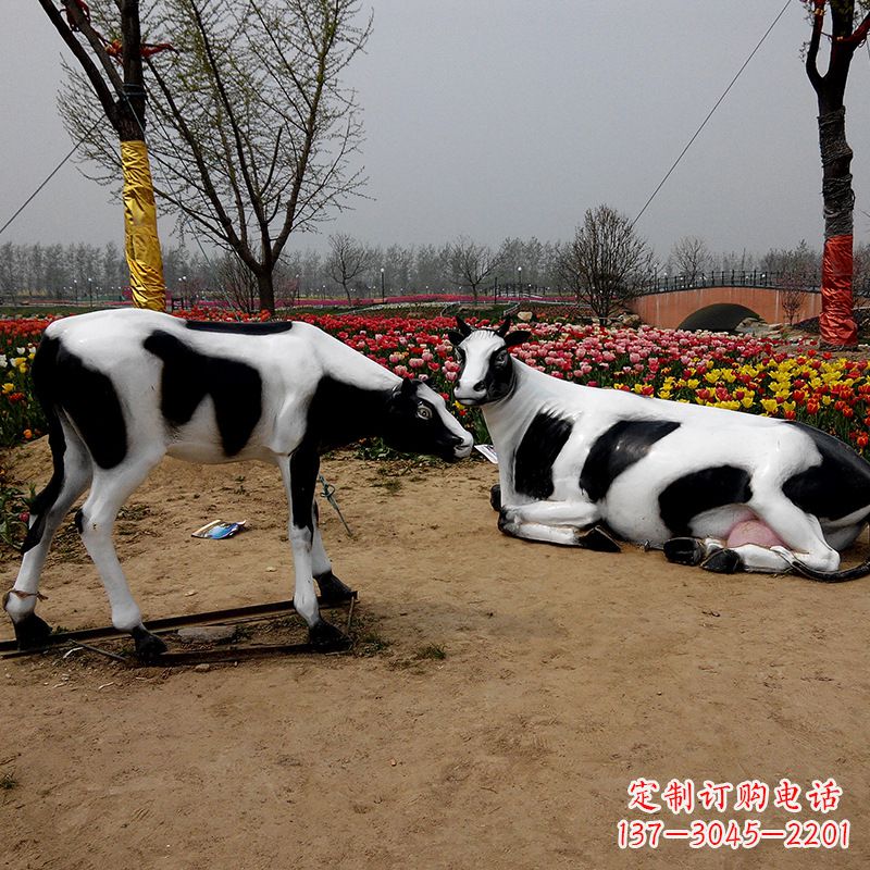 宁德室外仿真动物雕塑-奶牛,为您打造精美细腻的艺术品
