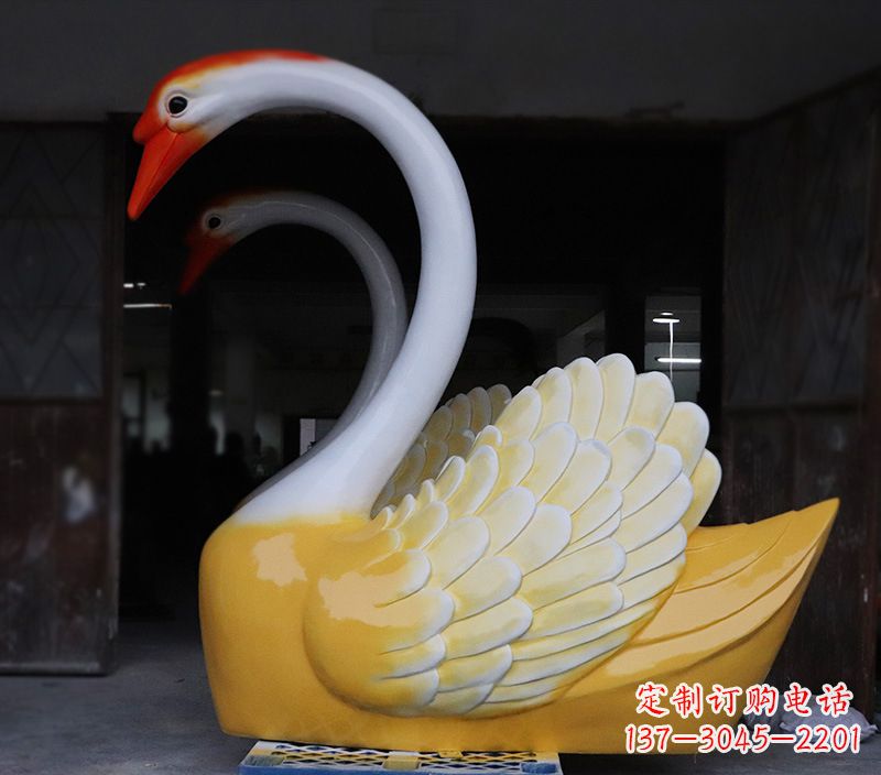 宁德黄色玻璃钢天鹅美陈雕塑一对 可面对面形成爱心门
