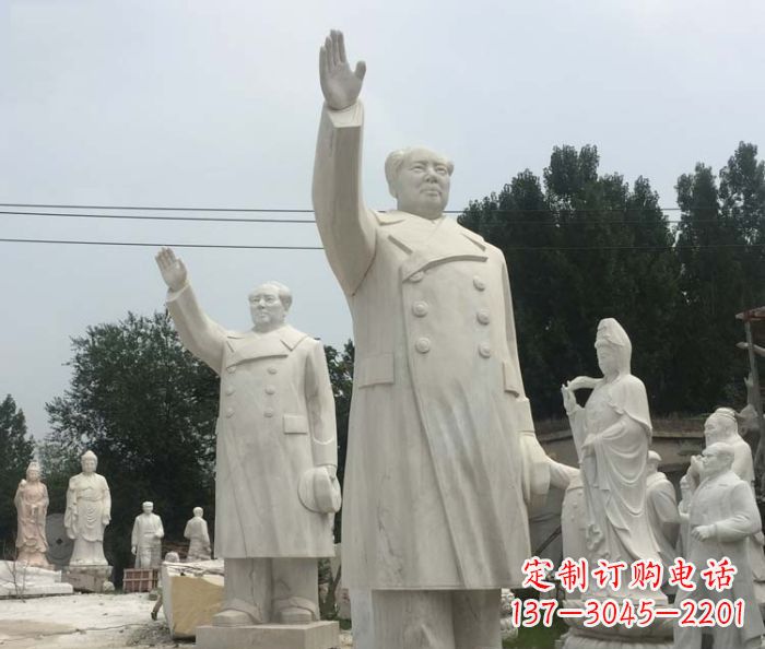 宁德挥手的毛主席校园伟人石雕