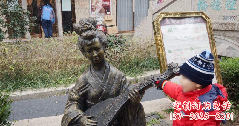 宁德街边弹琵琶的古代美女人物景观铜雕