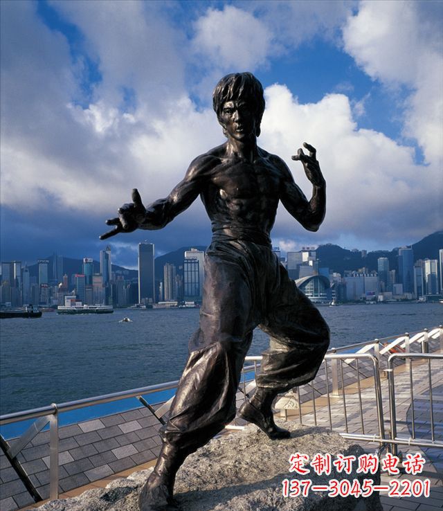 宁德标题:李小龙铜雕,让传奇永存