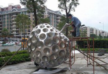 宁德精心打造的街边苹果雕塑