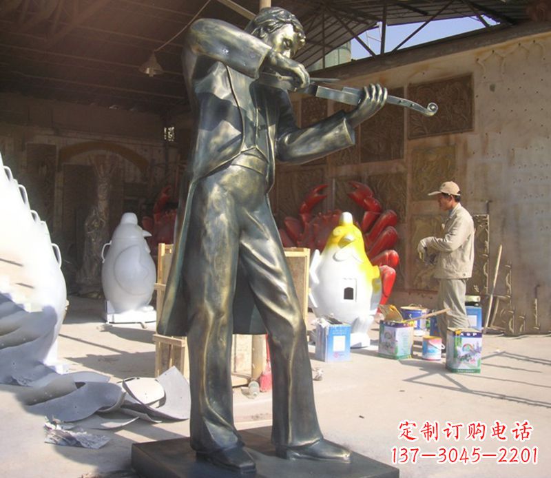 宁德男人演奏小提琴铜雕