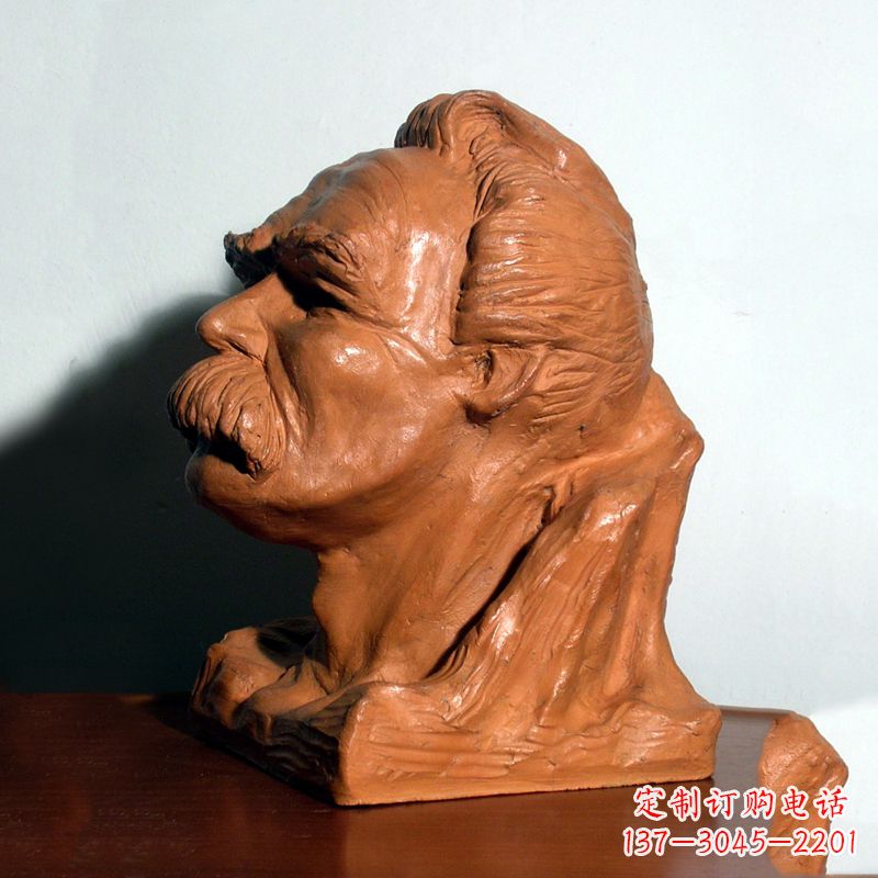 宁德以尼采为原型的雕塑头像