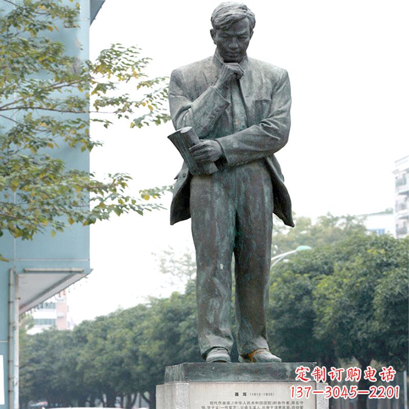 宁德很多历史上著名的人物都有精美的雕塑来表彰…