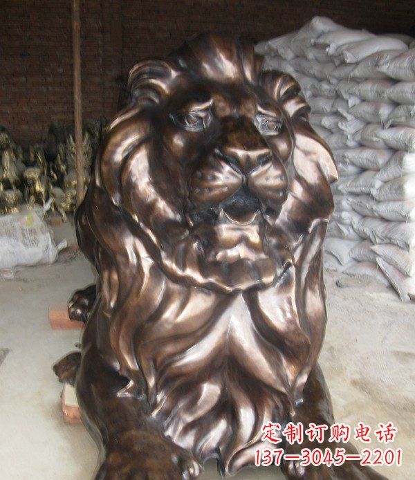 宁德静静躺在你身边,西洋狮子铜雕塑给你精致的拥抱
