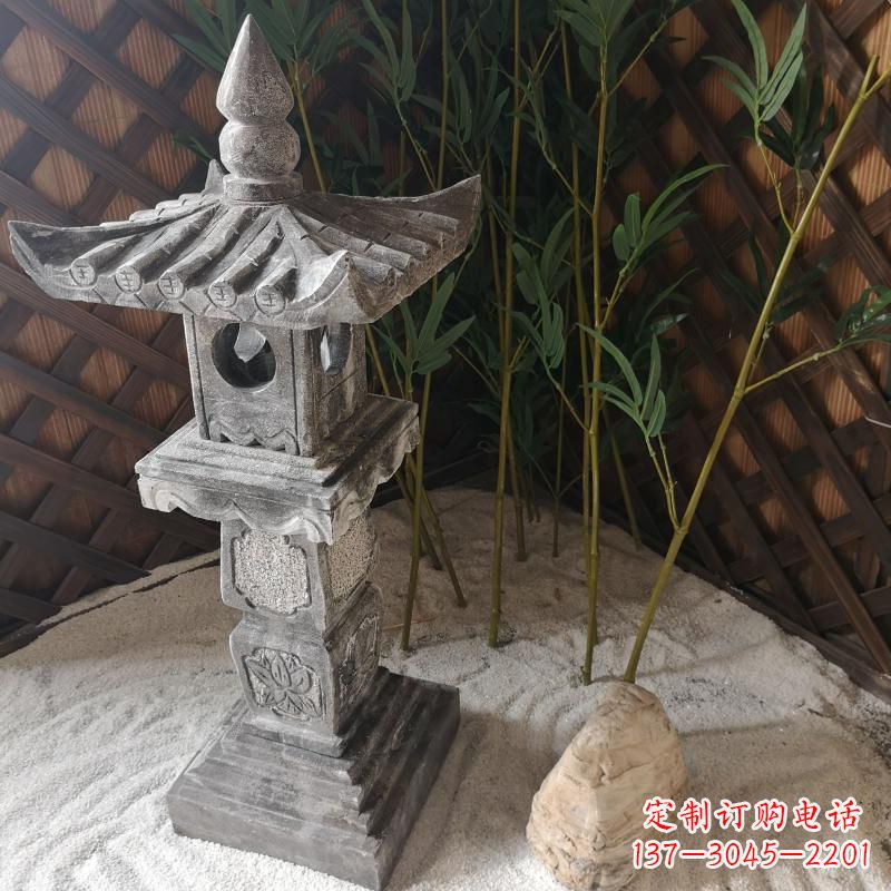 宁德青石仿古灯笼雕塑是由中领雕塑定制的经典雕…