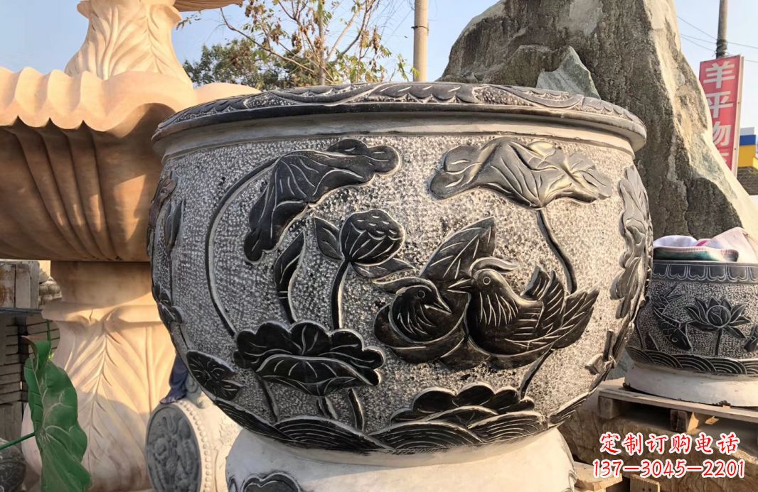 宁德荷花浮雕鱼缸雕塑,让空间更加生机勃勃