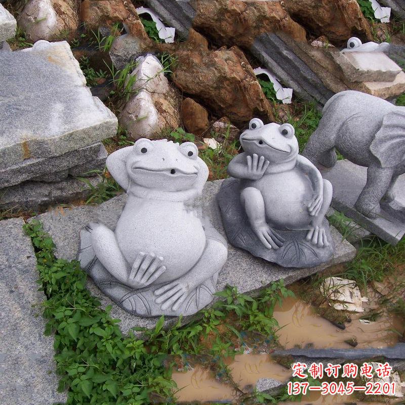 宁德别具一格的青石青蛙喷水雕塑