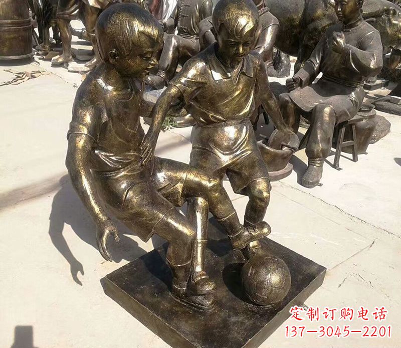 宁德踢足球的儿童铜雕