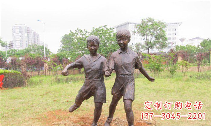 宁德踢足球公园人物铜雕 (2)