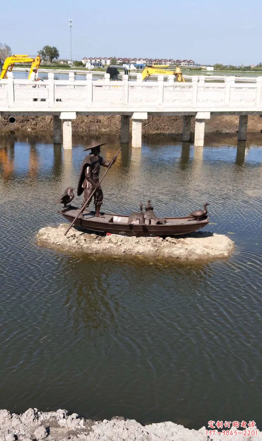 宁德铜雕渔夫撑船打鱼雕塑 湖边景观雕塑