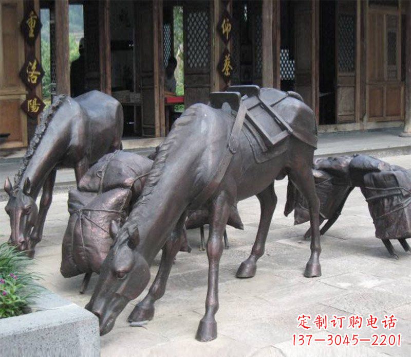 宁德拖行李的马动物铜雕