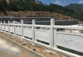 宁德青石路桥栏板护栏雕塑：艺术精美，安全可靠