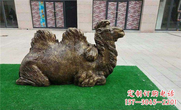 宁德卧着的骆驼动物铜雕