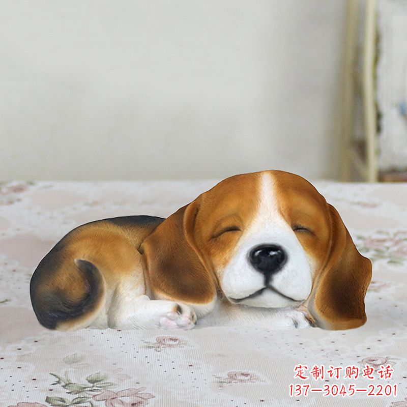 宁德卧姿比格犬仿真雕塑,睡觉的小狗狗是内美陈动物雕塑摆件