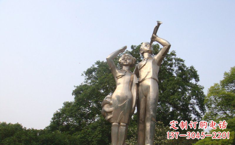 宁德校园吹军号敬礼的小学生人物景观铜雕
