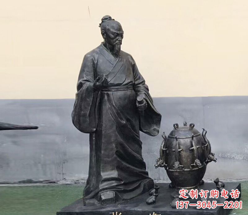 宁德学校张衡和地动仪铜雕