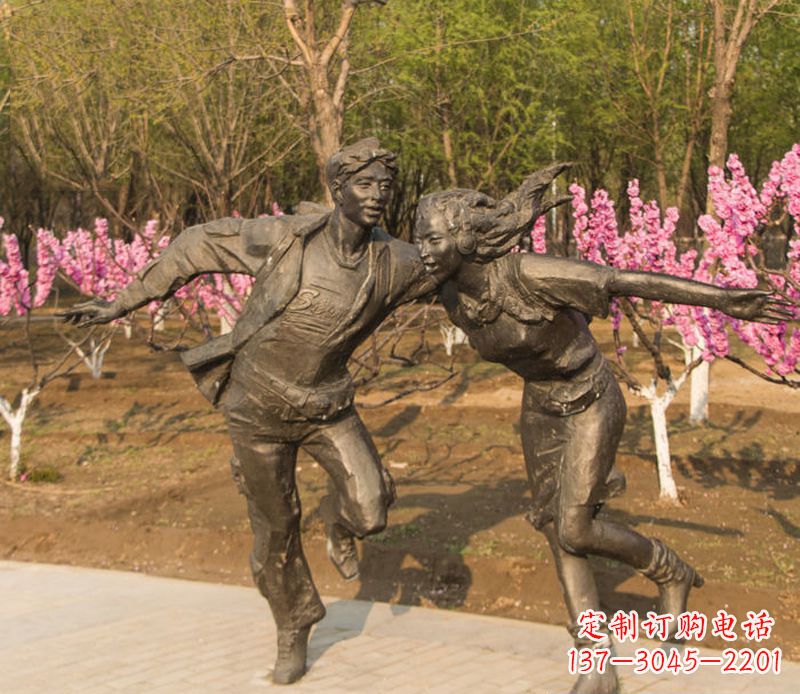 宁德游玩的情侣铜雕