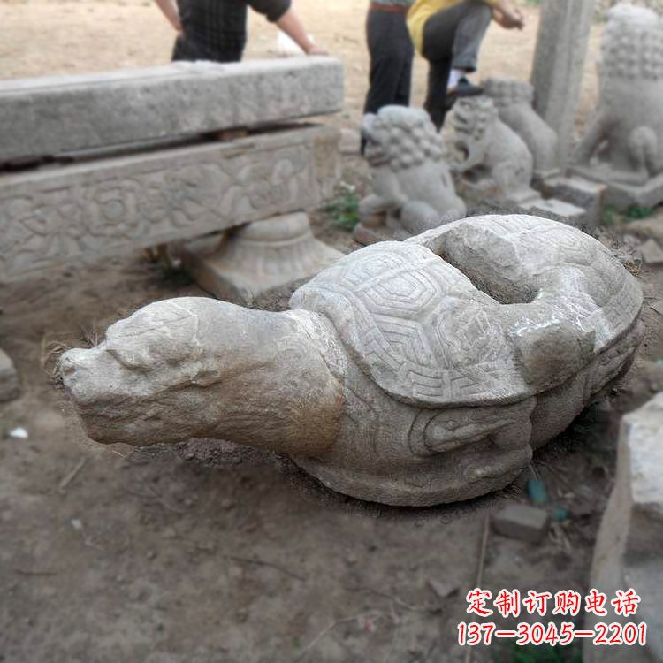 宁德朱雀站在赑屃上的石雕