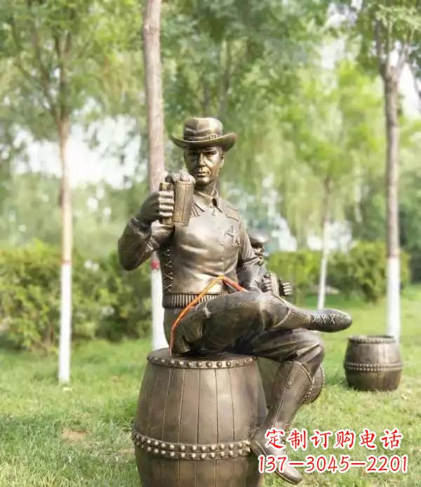 宁德坐酒桶喝啤酒的牛仔铜雕