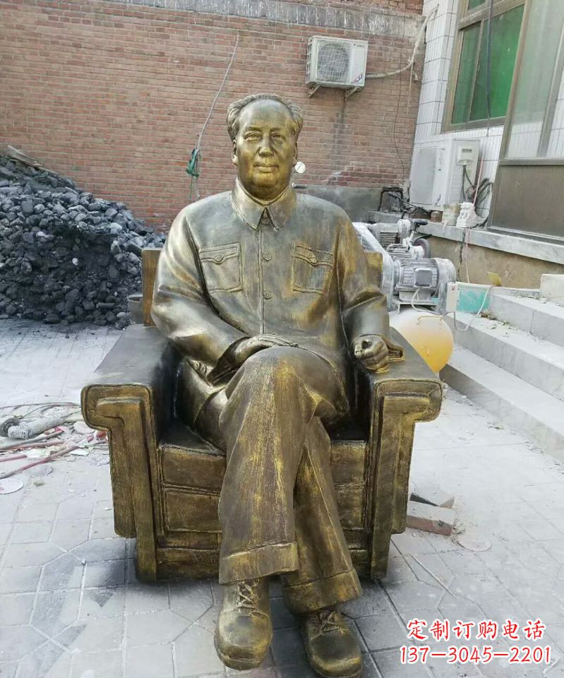 宁德坐沙发的毛主席铜雕