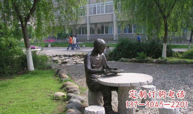宁德坐石桌凳看书的学生铜雕